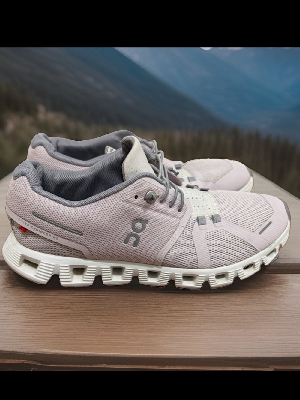 On Running Women's Cloud Sneaker in Pale Pink and Gray Sz 7.5